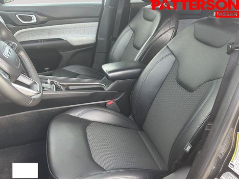 Used 2024 Jeep Compass Latitude AWD/4WD image 19