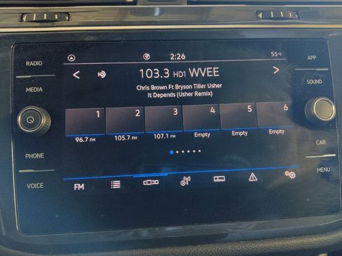 Used 2021 Volkswagen Tiguan SE w/ Panoramic Sunroof Package FWD image 25