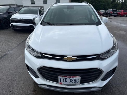 Used 2018 Chevrolet Trax LT w/ LT Convenience Package FWD image 2