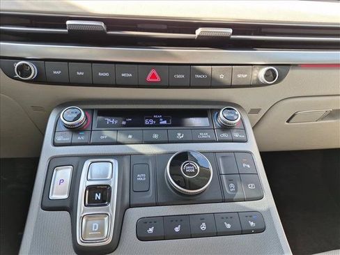 Used 2024 Hyundai Palisade Limited FWD image 10