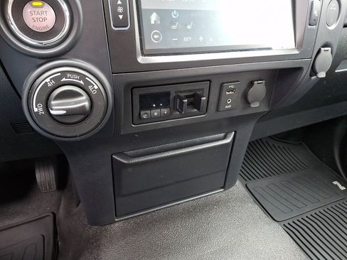 Used 2017 Nissan Titan S image 14