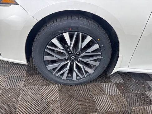 Used 2023 Nissan Altima 2.5 SV w/ SV Premium Package image 27