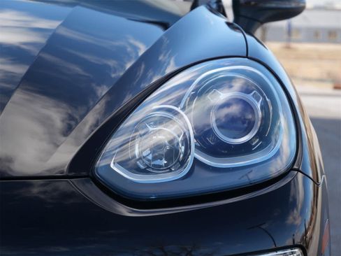 Certified 2017 Porsche Cayenne S image 6