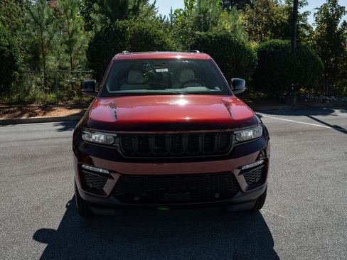 New 2025 Jeep Grand Cherokee Limited w/ Luxury Tech Group II image 2