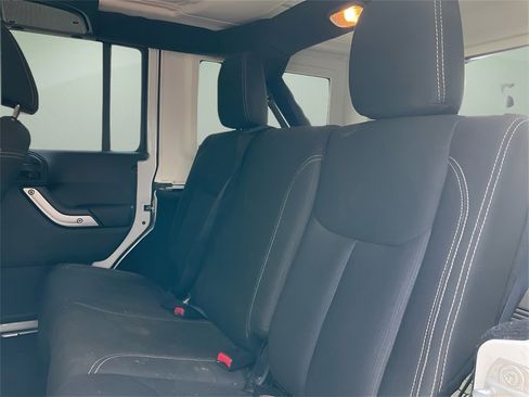 Used 2016 Jeep Wrangler Unlimited Sahara w/ Connectivity Group image 13