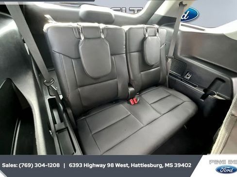 Used 2022 Ford Explorer XLT w/ Equipment Group 202A image 21