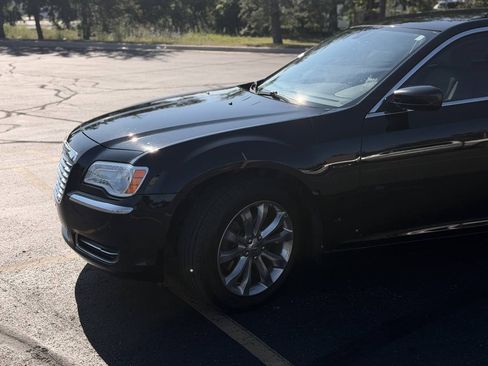 Used 2014 Chrysler 300 AWD image 5