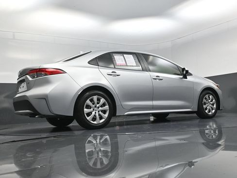 Used 2022 Toyota Corolla LE FWD image 21