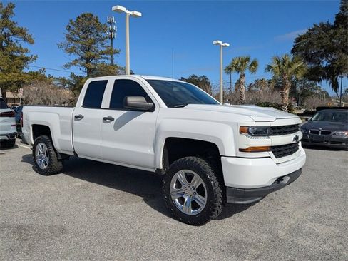 Used 2018 Chevrolet Silverado 1500 Custom w/ Custom Value Package image 2