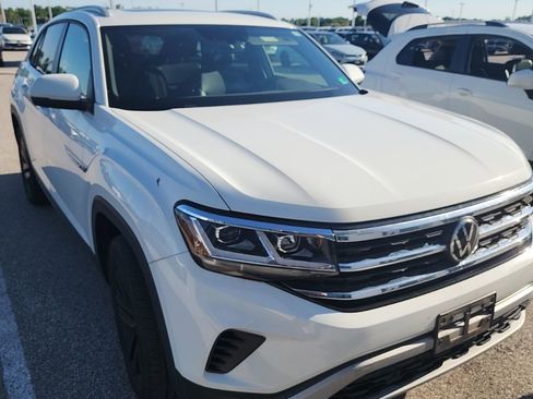 Used 2022 Volkswagen Atlas Cross Sport SE FWD image 1