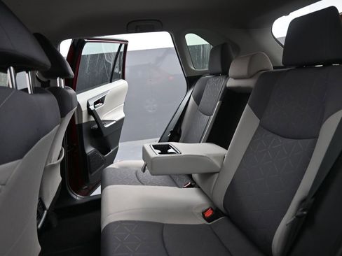 Used 2020 Toyota RAV4 XLE image 18