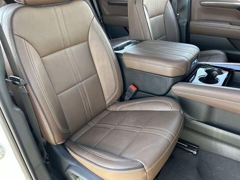 Used 2025 Chevrolet Tahoe High Country AWD/4WD image 28