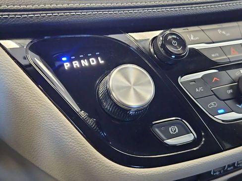 Used 2024 Chrysler Pacifica Limited FWD image 20