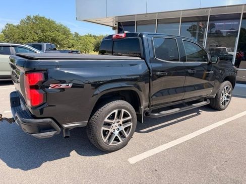 Used 2023 Chevrolet Colorado Z71 w/ Z71 Convenience Package 2 AWD/4WD image 3