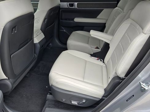 Used 2025 Hyundai Santa Fe Calligraphy FWD image 6