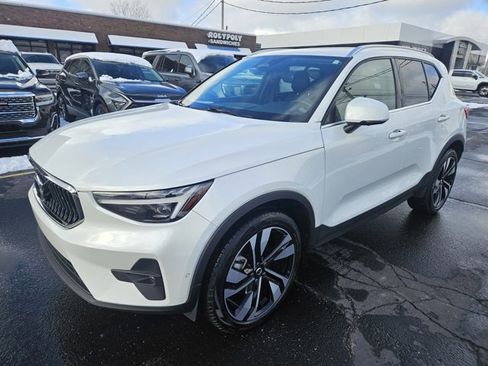 Used 2024 Volvo XC40 B5 Ultimate w/ Protection Package Premier image 3
