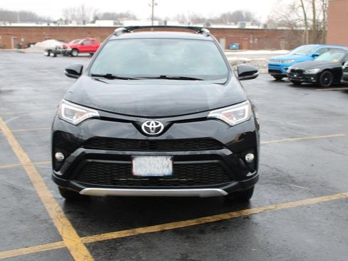 Used 2016 Toyota RAV4 SE image 3