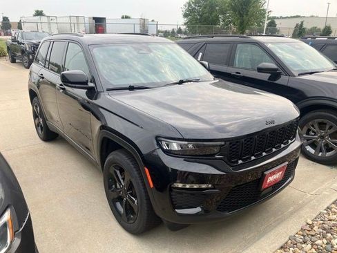 Used 2024 Jeep Grand Cherokee Limited w/ Black Appearance Package AWD/4WD image 5