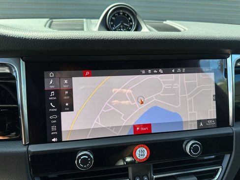 Certified 2025 Porsche Macan image 26