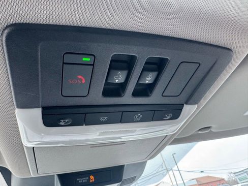 Used 2023 Nissan Rogue SL w/ SL Premium Package image 34