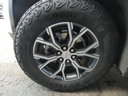 Certified 2025 GMC Acadia AT4 w/ Luxury Package AWD/4WD image 8