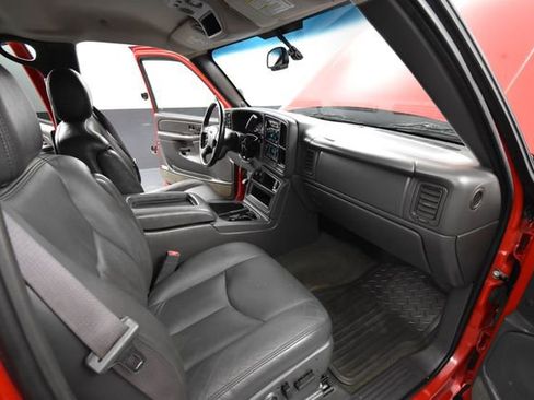 Used 2005 GMC Sierra 2500 SLT w/ Heavy-Duty Power Package image 46