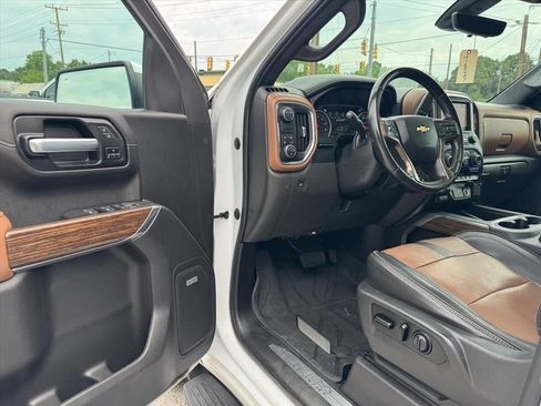 Used 2021 Chevrolet Silverado 1500 High Country w/ Technology Package RWD image 15