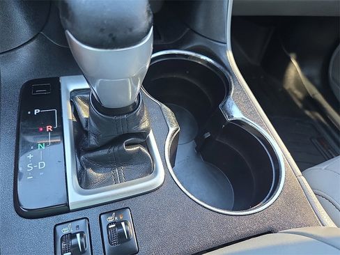 Used 2016 Toyota Highlander XLE image 20