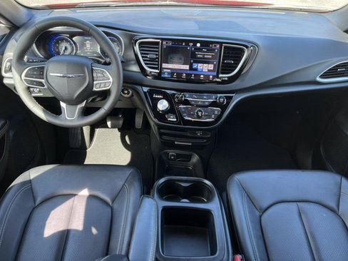 Used 2026 Chrysler Pacifica Select FWD image 2