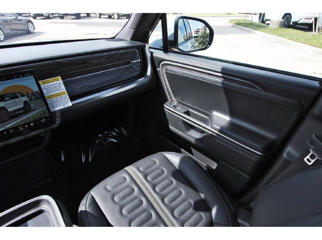 Used 2026 Rivian R1S Adventure Dual AWD/4WD image 8