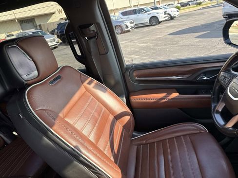 Used 2023 GMC Yukon Denali Ultimate image 11
