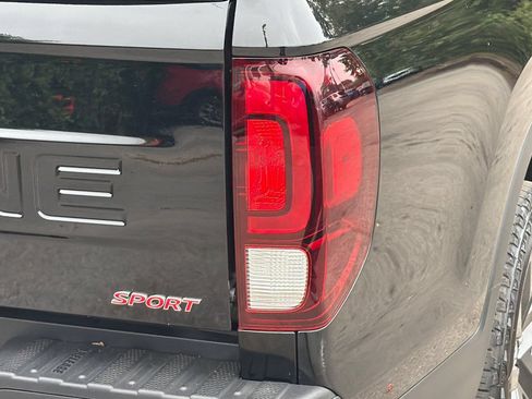 Used 2025 Honda Ridgeline Sport image 32