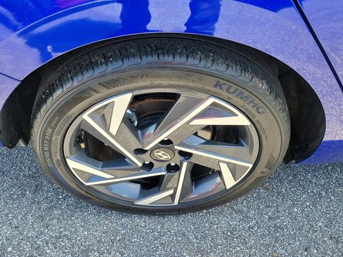 Used 2025 Hyundai Elantra Sport image 7