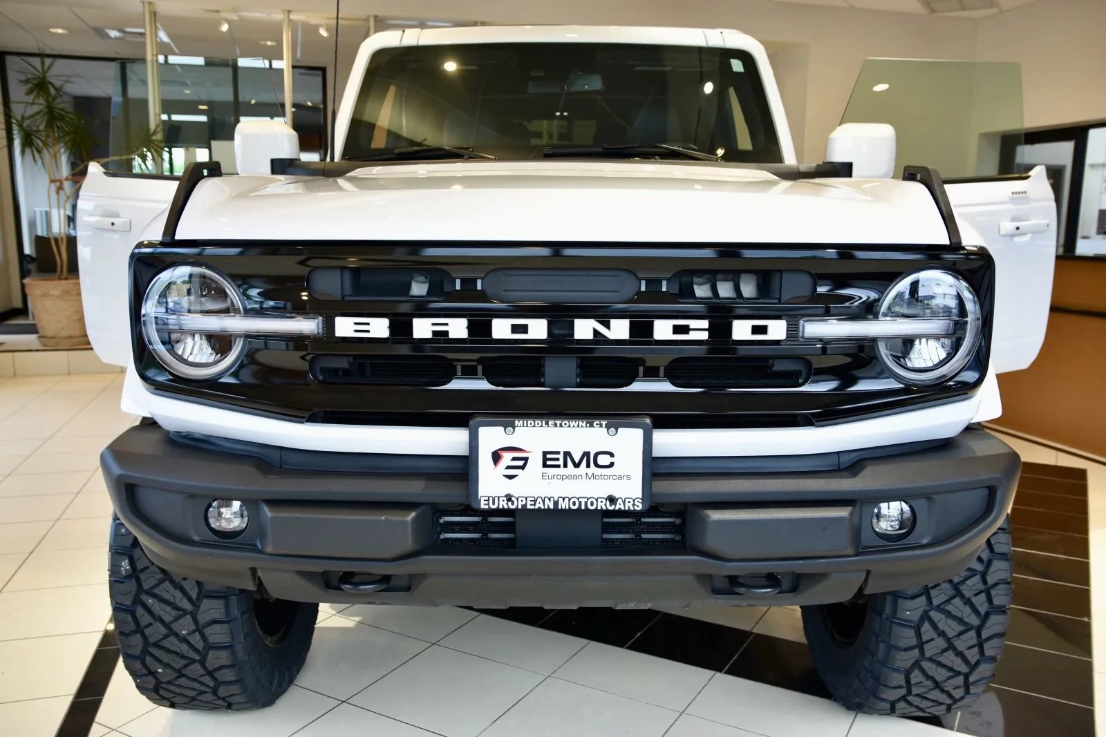 Used 2023 Ford Bronco Outer Banks AWD/4WD image 2