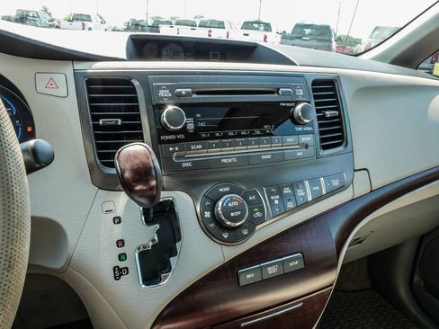 Used 2012 Toyota Sienna XLE FWD image 53