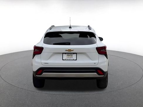 Used 2025 Chevrolet Trax LT image 12