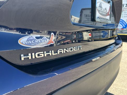 Used 2023 Toyota Highlander XLE AWD/4WD image 18
