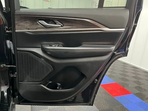 Used 2023 Jeep Grand Cherokee Limited image 21