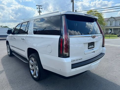 Used 2018 Cadillac Escalade ESV Luxury AWD/4WD image 11