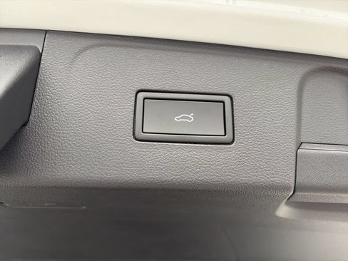 Certified 2026 Volkswagen Atlas SE FWD image 13