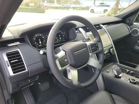 New 2025 Land Rover Discovery S image 25