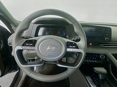 Certified 2023 Hyundai Elantra SEL w/ Convenience Package image 11