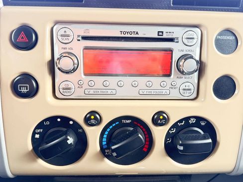 Used 2012 Toyota FJ Cruiser 4WD w/ Upgrade Pkg image 33