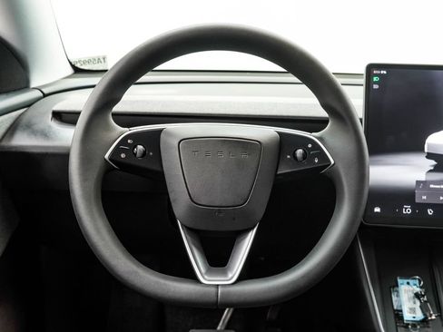 Used 2026 Tesla Model Y 2WD image 22