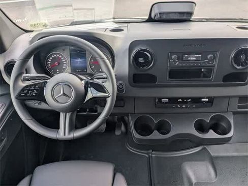 Used 2025 Mercedes-Benz Sprinter 2500 image 23