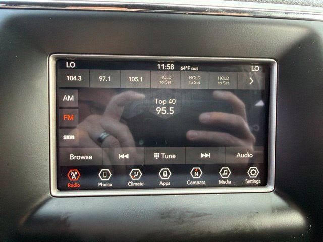 Used 2019 Jeep Grand Cherokee Laredo AWD/4WD image 23