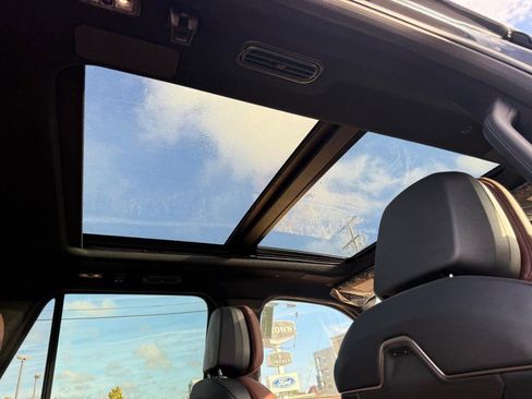 New 2025 Lincoln Navigator Reserve image 7