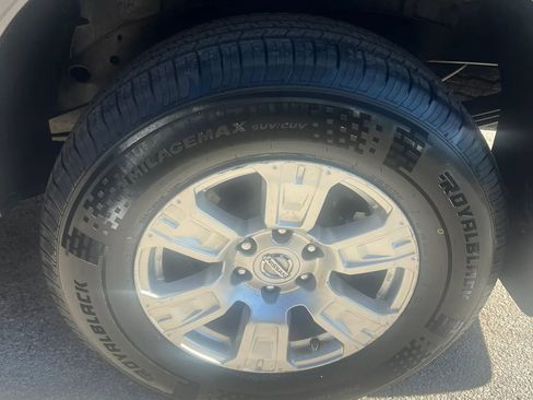 Used 2017 Nissan Titan SV AWD/4WD image 23