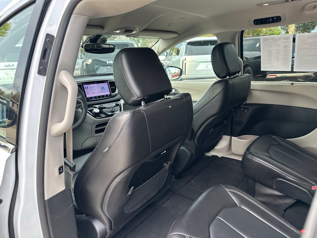 Used 2024 Chrysler Pacifica Touring-L FWD image 31