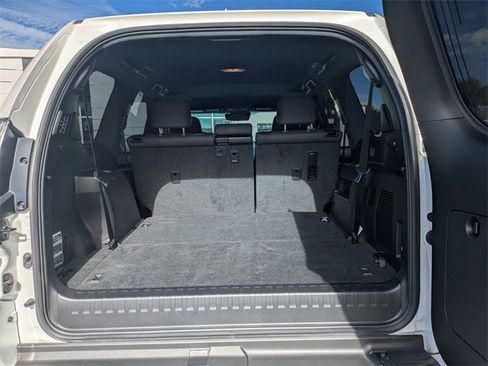 Used 2023 Lexus GX 460 Premium image 16